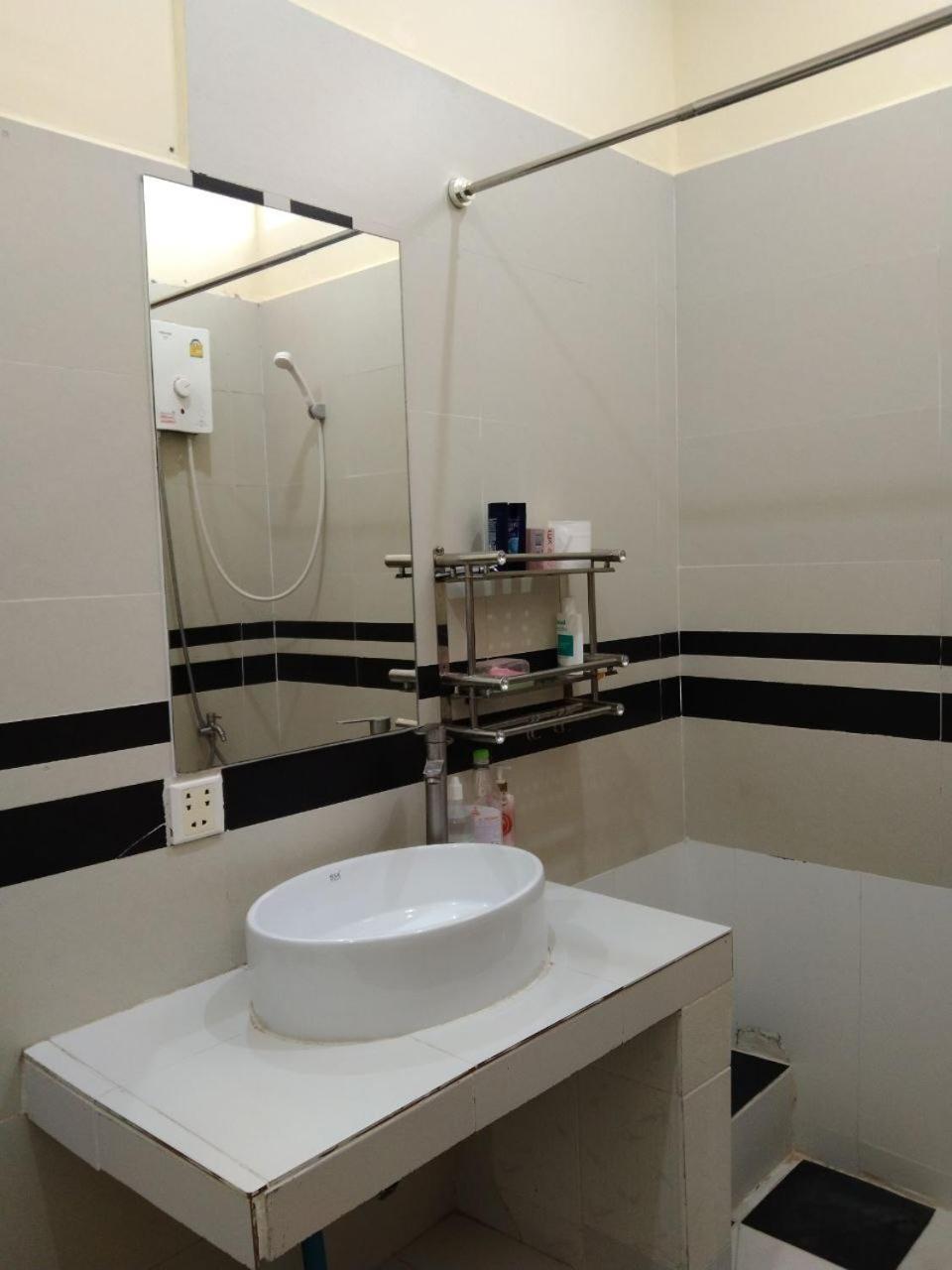 Room 12 - Studio In A Villa 5Mn Walk From The Royal Palace With Swimming Pool Phnom Penh Eksteriør bilde